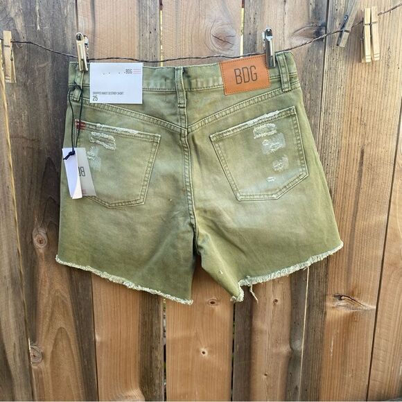 BDG dropped rise distressed denim shorts size 25 NWT - Picture 3 of 13